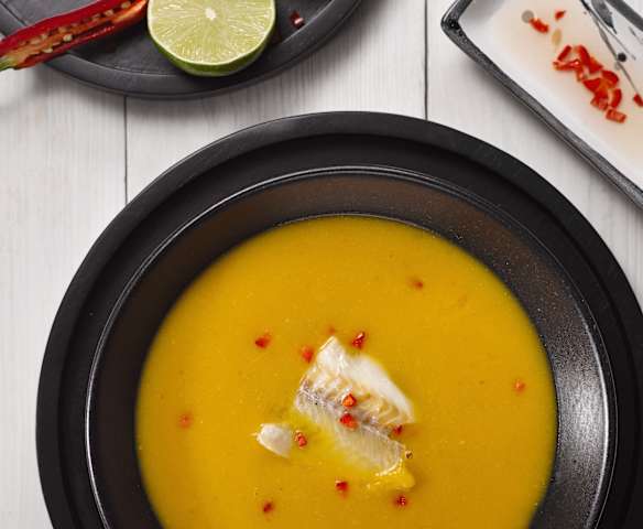 Polévka z batátů s rybími kousky