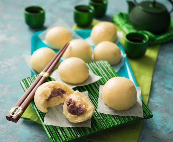 Dou sha bao (red bean paste buns)