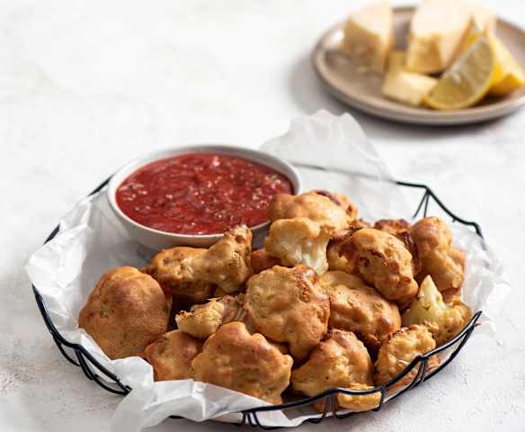 Nuggetsy z kalafiora w cieście z ciecierzycy