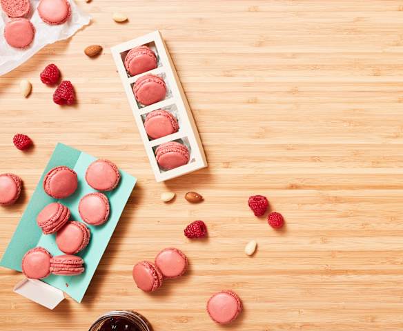 Macarons mit Marzipan-Himbeer-Füllung
