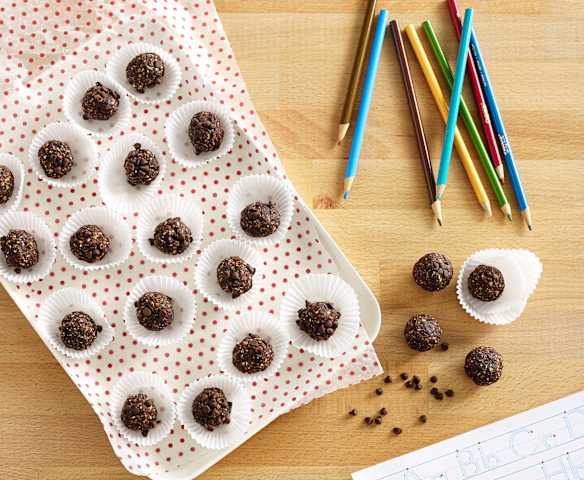 Bomboane cu cacao, mere și curmale