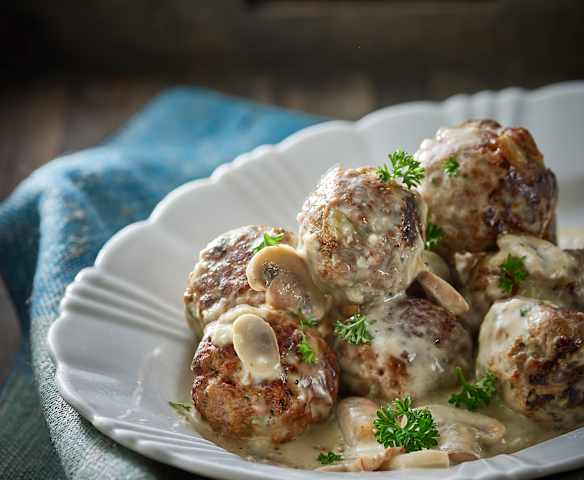 Meatballs with white wine mushroom sauce