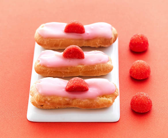Mini éclair alla crema di caramelle alla fragola