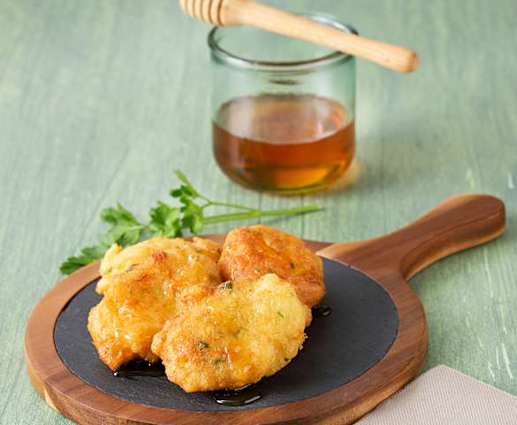 Tortillitas de bacalao con miel (Hestan Cue™)