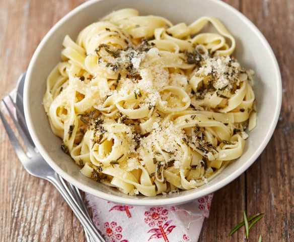 Tagliatelle in Rosmarin-Buttersauce