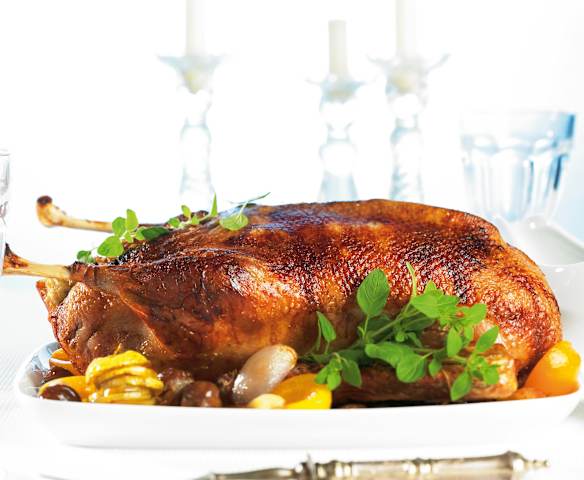 Gans mit Maronen-Apfelfüllung