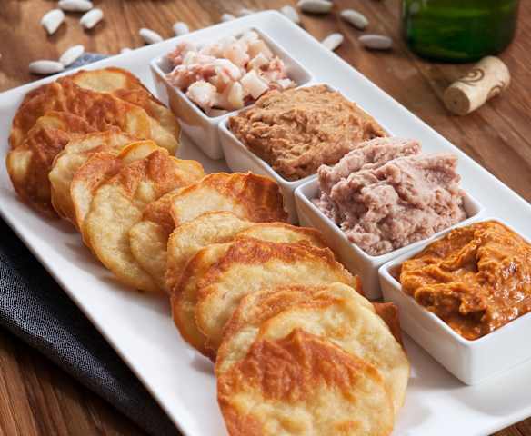 Chips de fabada y sus dips