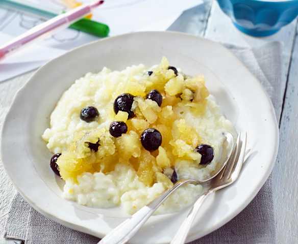 Orangen-Milchreis mit Apfel-Heidelbeer-Kompott