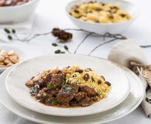 Cordero especiado con frutos secos en cocción lenta