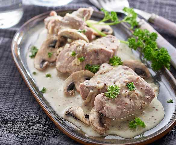 Varkensfricandeau met mosterdsaus Varkensfricandeau met mosterdsaus