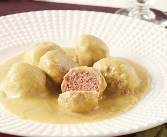 Albóndigas en salsa de almendras