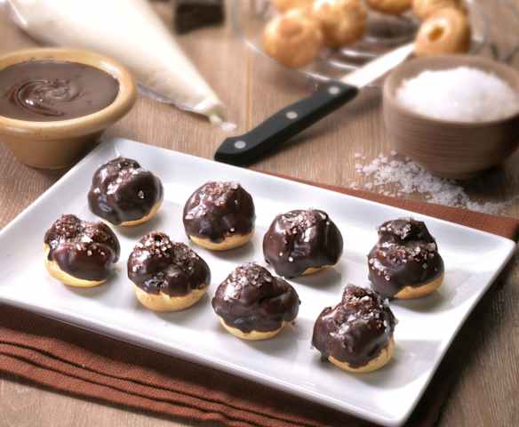Bigné al Gorgonzola ricoperti di cioccolato Bigné al Gorgonzola ricoperti di cioccolato