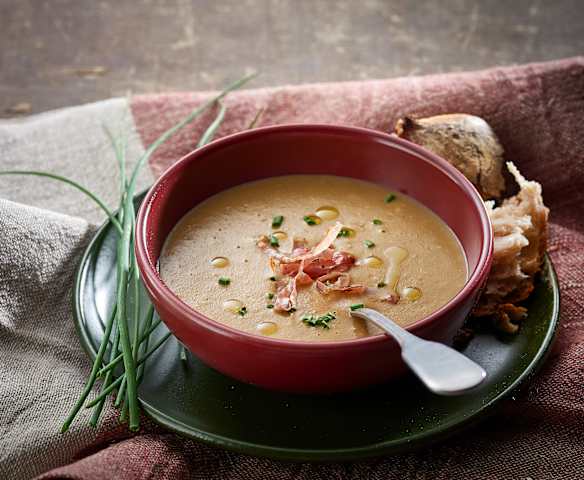 Leek and potato soup with crispy smoked ham