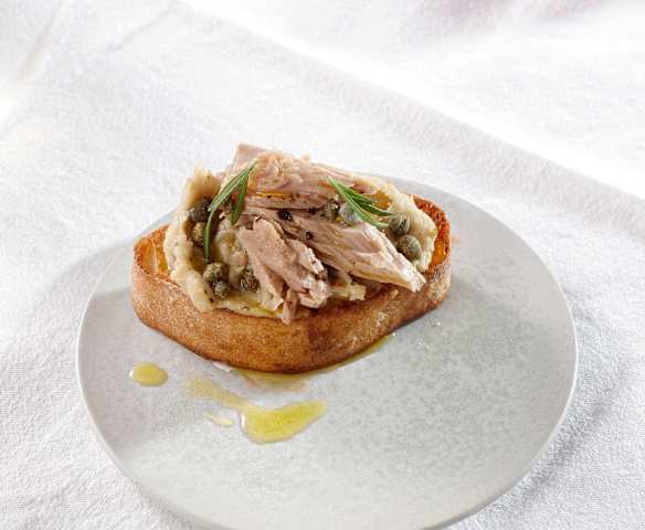 Bruschette mit Bohnen und Thunfisch