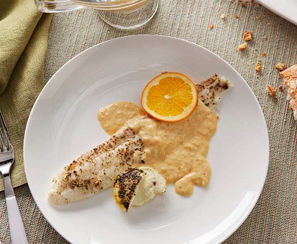 Lenguado al vapor con salsa de naranja a las finas hierbas