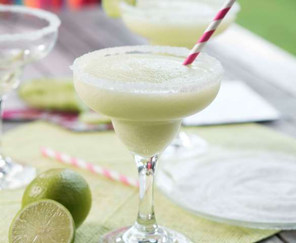 Margarita de pepino y lima