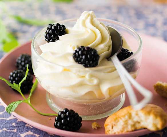 Crème fouettée aux mûres