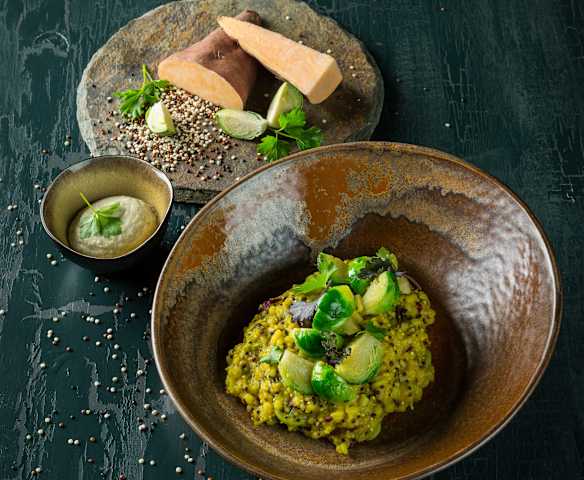 Quinoa-Süßkartoffel-Risotto mit Kohlsprossen