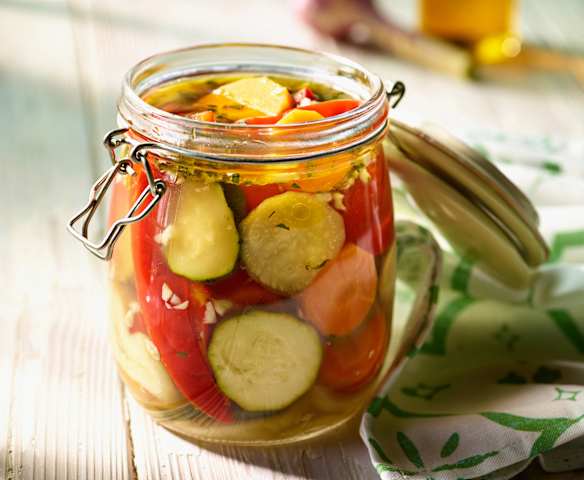 Würzig eingelegtes Gemüse auf Vorrat - Haşlama Turşu