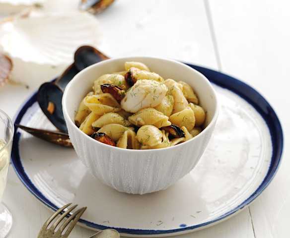 Conchas com marisco e tapenade