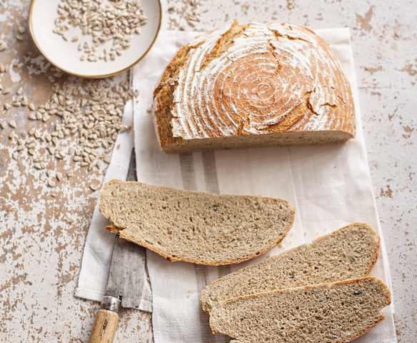 Pão de trigo sarraceno e centeio com sementes