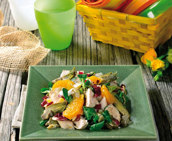 Insalata di pollo e carciofi all'arancia