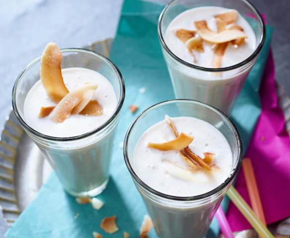 Bananen-Kokosnuss-Lassi