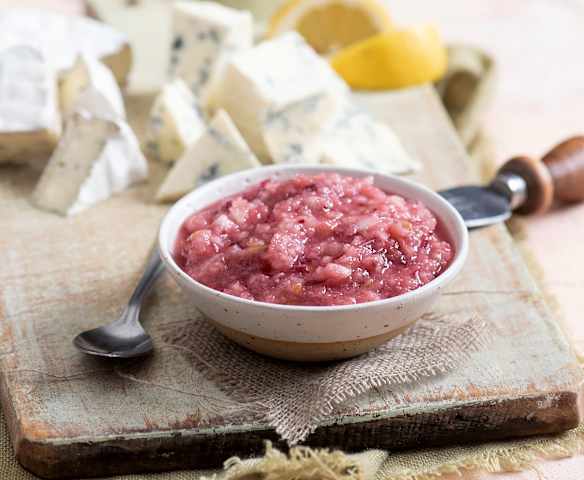 Sos gruszkowy z chrzanem i borówkami