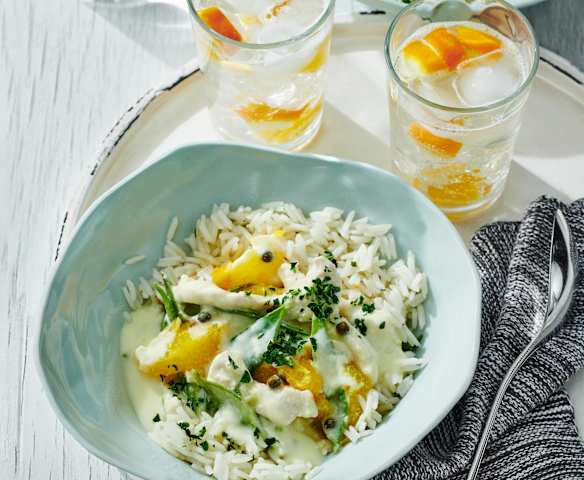 Ryż z pomarańczami, kurczakiem i zielonym groszkiem