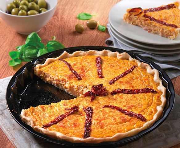 Torta salata con pomodorini e olive