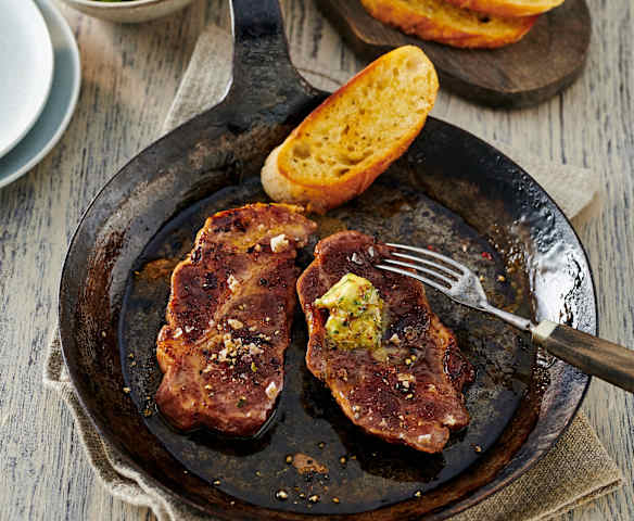 Nackensteaks mit Estragon-Senfbutter