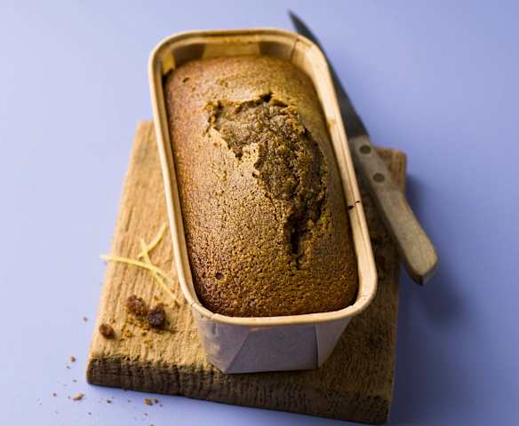 Cake sans gluten aux fruits confits et raisins secs