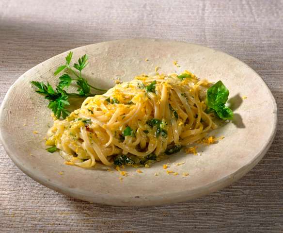 Linguine mit Zitronen-Kräuter-Pesto