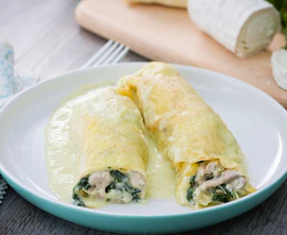 Crêpes rellenas de pollo, espinacas y queso de cabra con salsa de puerros Crêpes rellenas de pollo, espinacas y queso de cabra con salsa de puerros