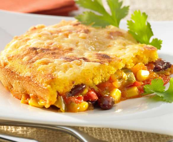 Mexikanischer Chili-Mais-Auflauf mit Polentakruste
