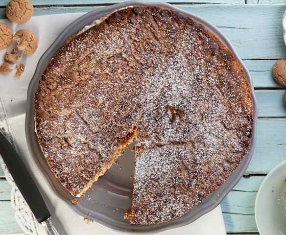 Torta all'amaretto con crema