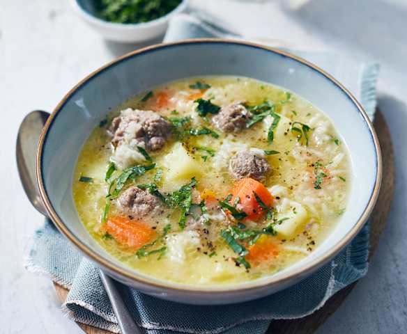 Hackbällchen-Suppe