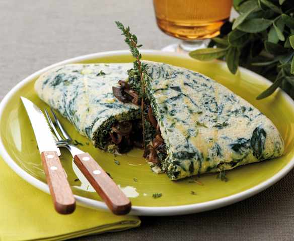 Omeleta branca com espinafres e cogumelos