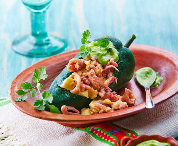 Chile relleno de mariscos