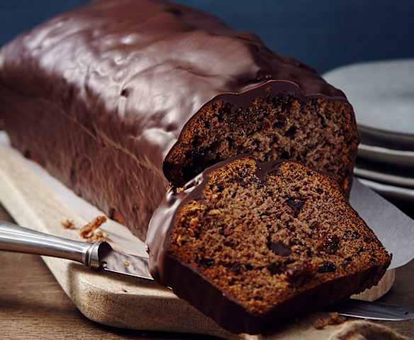 Bananenkuchen mit Schokolade und Rosinen