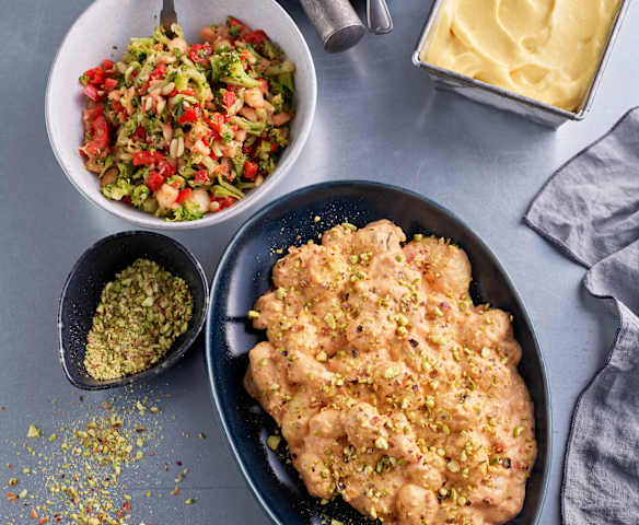 Gnocchi in Tomaten-Mascarpone-Sauce mit Brokkolisalat und Fruchtsorbet