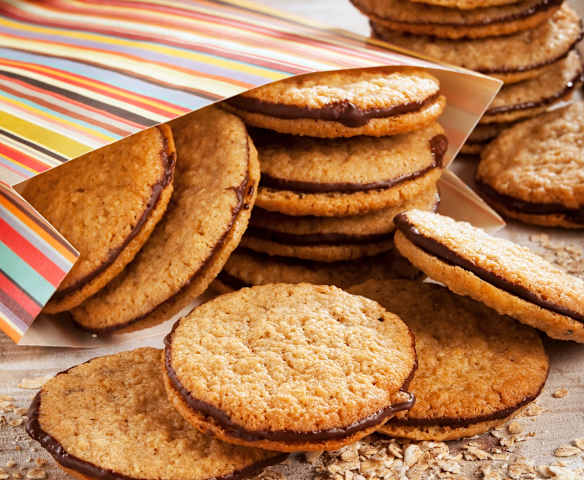 Bolachas de aveia recheadas com chocolate Bolachas de aveia recheadas com chocolate