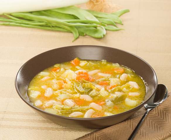 Sopa de judías blancas y verduras