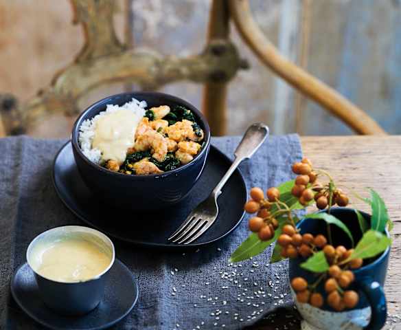 Tigela de arroz com camarão