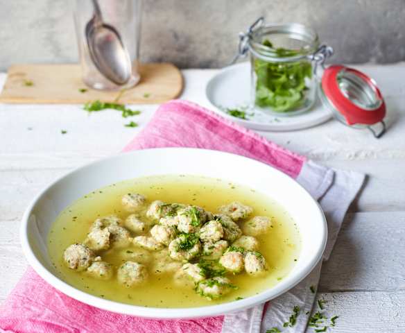 Schwäbische Käseknöpfle-Suppe Schwäbische Käseknöpfle-Suppe