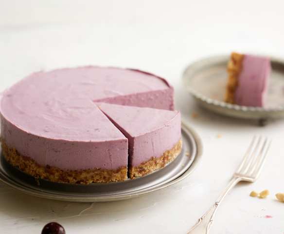 Vegansk cheesecake med kirsebær Vegansk cheesecake med kirsebær