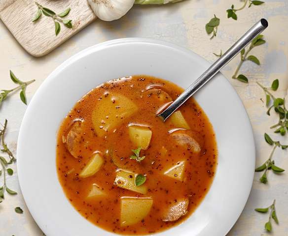 Bramborový guláš s párkem