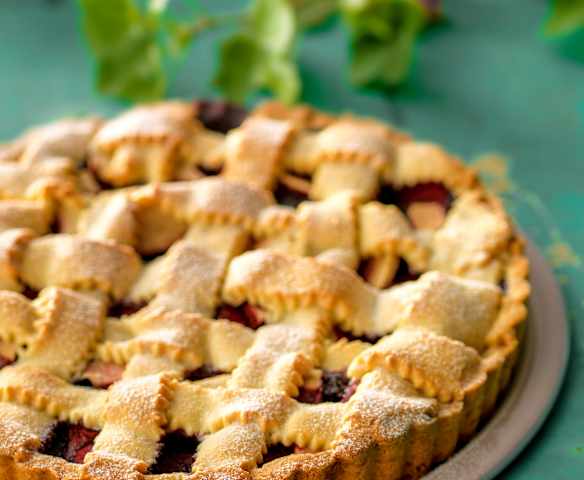 Apple and Blackcurrant Pie