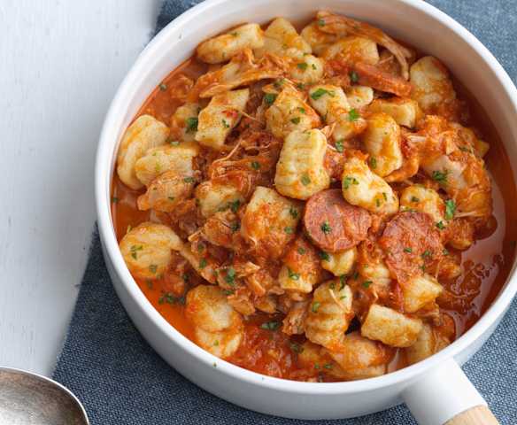 Guisado de frango com gnocchi de batata-doce Guisado de frango com gnocchi de batata-doce