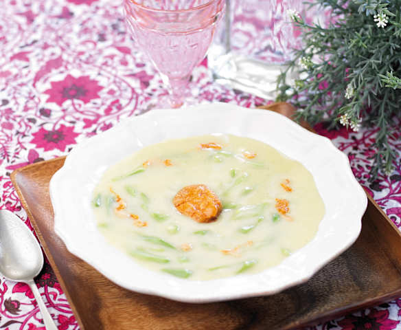 Sopa de feijão-verde com farinheira